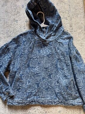 Denim Rose-Print Hoodie Sweatshirt with Pockets